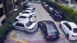 Beylikdüzü'nde sitede park yeri nedeniyle silahlı kavga çıktı,  o anlar kamerada