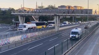 Beyoğlunda arızalanan tanker E5te trafiği kilitledi