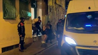 Beyoğlu'nda fuhuş pazarlığı havadan tespit edildi: 27 gözaltı