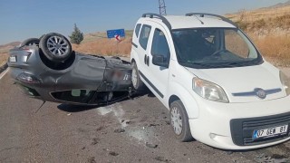 Beypazarında otomobillerin çarpıştığı kazada 3 kişi yaralandı