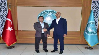 Bigadiç MYO'da Eğitime katkı sunan hayırsever İbrahim Duru'ya plaket