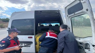 Bilecik'te düzensiz göç uygulamasında 3 aranan şahıs yakalandı