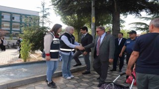 Bilecikte okul önlerinde yaya ve sürücülere trafik bilgilendirmesi