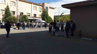 Bingöl'de kafası asansöre sıkışan öğrenci yaralandı