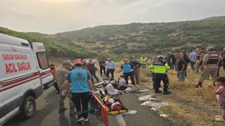Bingöl'de minibüs şarampole yuvarlandı: 10 yaralı