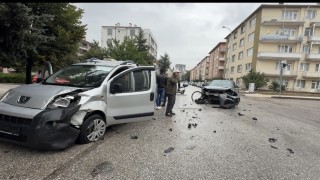 Bir kişinin yaralandığı trafik kazası sonrası yaşanan gerginlik güçlükle yatıştırıldı