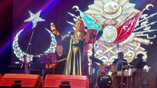 Bodrum'da Türk halk müziğinin güçlü sesi Avcı sahne aldı