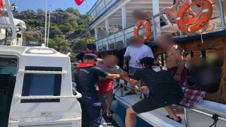 Boğulma tehlikesi yaşayan bir kişi Sahil Güvenlik tarafından denizden tahliye edildi