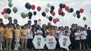 Bolu'da binlerce öğrenci Gazzeli çocuklar için yürüdü: Gökyüzüne umut uçurdular