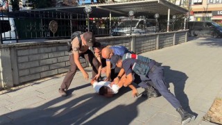 Boluda inşaatta başlayan kavga polis merkezi önünde devam etti