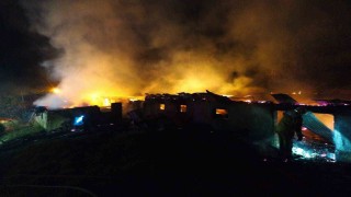 Bolu'da saman dolu kümes alev alev yandı
