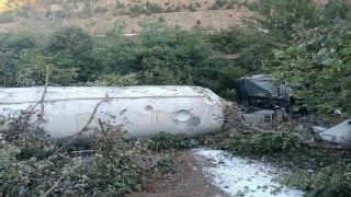 Bolu'da tır devrildi: 1 ölü, 1 yaralı