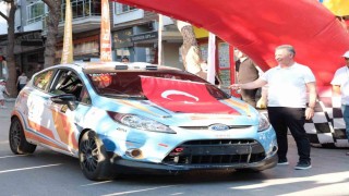 Buharkentte yarış, seremonik start ile başladı