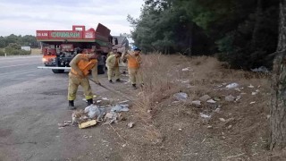 Buldanda yol kenarındaki çöpler ateş savaşçıları tarafından temizlendi