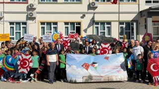 Burhaniye'de gökyüzü uçurtmalarla renklendi