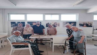 Burhaniyede kadın muhtardan huzurevi ziyareti