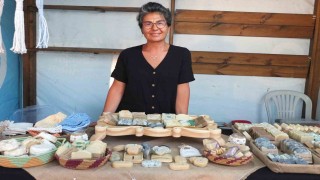 Burhaniyede makine teknikeri Belma hanımın el yapımı sabunları ilgi gördü