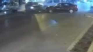 Bursada kontrolden çıkan otomobil karşı şeride geçti: 2 yaralı