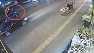 Bursada otomobil ile çarpışan motokurye yaralandı