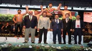 Büyükşehir güreşçisinden Cumhurbaşkanlığı Kupası'nda üçüncülük başarısı