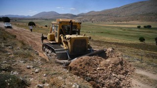 Büyükşehirden Sarız ve Pınarbaşı kırsalında ulaşım hamlesi: Çavdar- Kırkgeçit arasında yol çalışması başladı