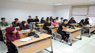 Büyükşehir'in ücretsiz YKS kurslarında eğitimler başladı