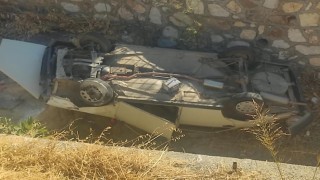 Çaldıkları otomobille dereye uçtular