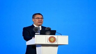 Caparov: Kambar-Ata 1 hidroelektrik santralinin inşaatını tamamlarsak elektrik enerjisi ihraç eden bir ülkeye dönüşeceğiz