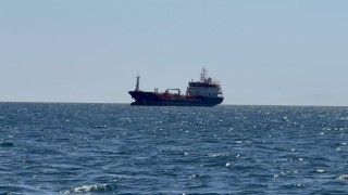 Çarpışmada hasar almadan kurtulan ALSU isimli ticari gemi Silivri açıklarına çekildi