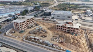 Çayırova'da inşa edilen meslek lisesinin kaba inşaatı tamamlandı