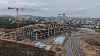 Çayırovada yapımı süren 200 yataklı devlet hastanesi yükseliyor