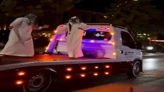 Çekici üzerinde dans pahalıya patladı