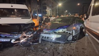 Çerkezköy'de otomobil ve minibüs çarpıştı