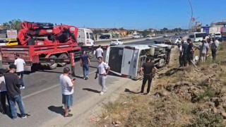 Çerkezköyde yolcu minibüsü direği devirdi yan yattı: 1 bebek 2 çocuk yaralandı