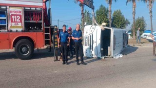 Ceyhanda minibüs ile otomobil çarpıştı: 1 ölü, 3 yaralı