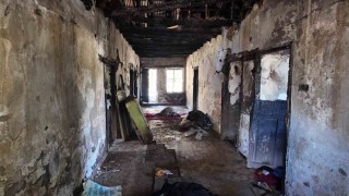 Cinayete kurban giden yaşlı çiftin evinden geriye yangın sonrası bu görüntüler kaldı