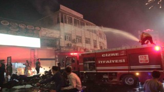 Cizre'deki galibiyet kutlamalarında 3 iş yeri ve 1 araç yandı: 1 itfaiye eri yaralandı