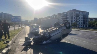 Çorumda otomobil refüje çıkarak takla attı: 1 yaralı