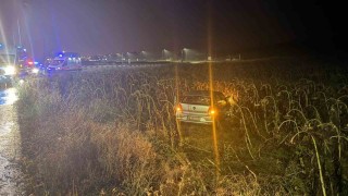 Çorum'da otomobil tarlaya uçtu: 2 yaralı
