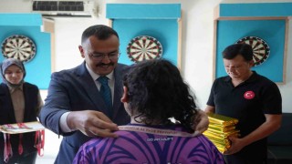 Dartta dereceye giren kız çocuklarına Başsavcıdan tebrik
