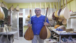 Dededen toruna uzanan müzik mirasını bağlamayla yaşatıyor