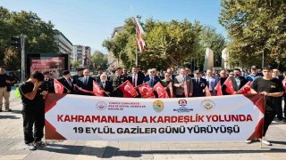 Denizli'de Gaziler "Kahramanlarla Kardeşlik Yolunda" yürüyüşü gerçekleştirdi