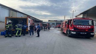 Denizlide kırpıntı deposunda çıkan yangın yoğun müdahaleyle kontrol altına alındı