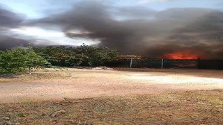 Depoda çıkan yangın ekiplerin hızlı müdahalesiyle söndürüldü