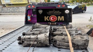 Depolar didik didik arandı, yüzlerce kaçak ürün çıktı: 2 gözaltı