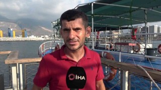 Deprem sonrası teknesini bağlayacak yer dahi bulamayan kaptan, şimdi İskenderunda vatandaşları denizle buluşturuyor