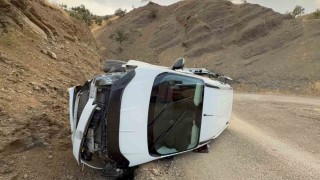 Derecikte takla atan otomobilde karı koca yaralandı