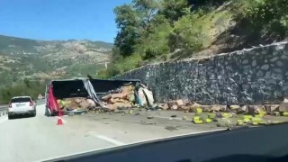 Devrekte araç istinat duvarına çarptı: 1 ölü, 1 yaralı