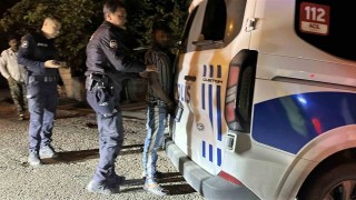 Direksiyona alkollü geçti, 2 araca çarpıp yaya olarak kaçtı