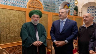 Dışişleri Bakanı Fidan, Selahaddin Eyyubi Türbesi ve Türk Hava Şehitliğini ziyaret etti